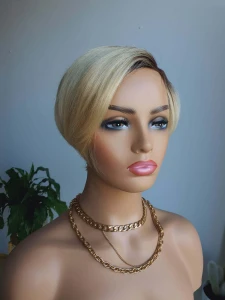 Krótka peruka Felicja z włosów naturalnych, jasny blond z odrostem