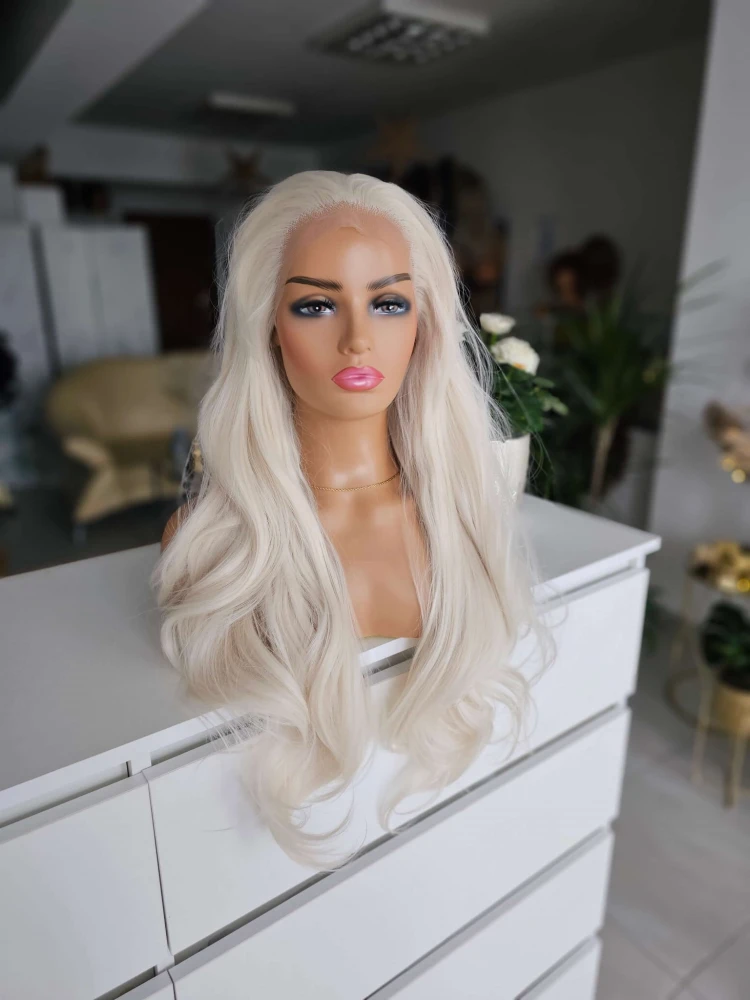 długa peruka mleczny blond, z możliwością zmiany przedziałka