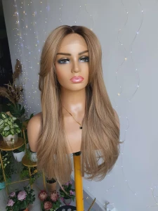Peruka Kim karmel, blond z odrostem lace front  