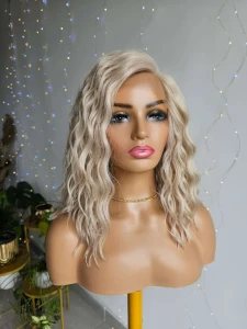 Peruka Iza long bob fale, perłowy jasny blond