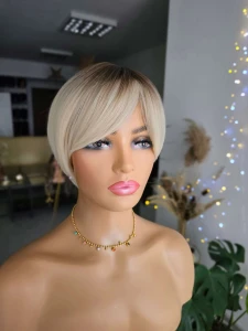 Krótka peruka jasny blond KBS-18