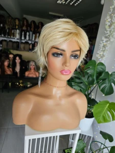 Krótka peruka jasny blond KBS-22 