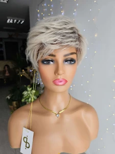 Krótka peruka zimny mleczny blond z odrostem KBS-17