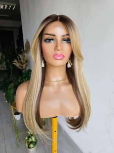 Peruka premium Paris ciepłe blondy z refleksami na odroście 