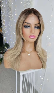 Peruka Kim premium beżowo-piaskowy blond z odrostem 50 cm